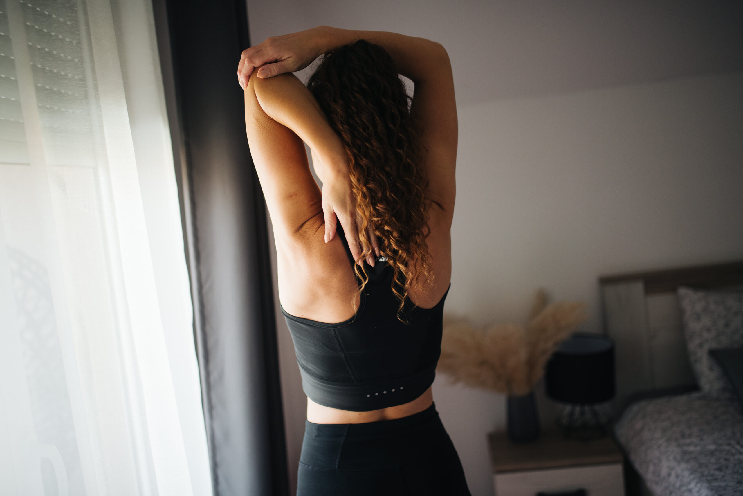 坐骨神経痛のストレッチ（背骨の伸ばし運動）